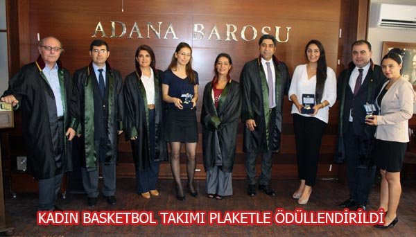 BAROMUZDAN KADIN BASKETBOL TAKIMINA PLAKET