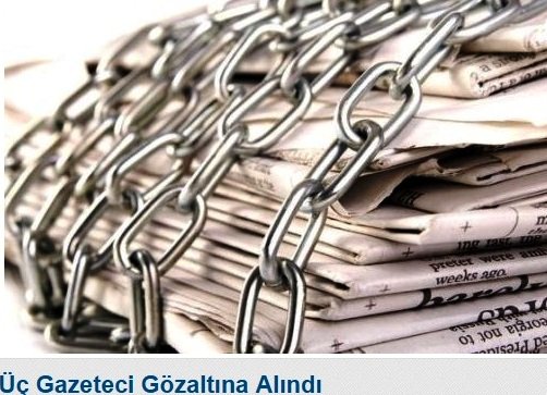 Gazeteciler gözaltına alındılar.