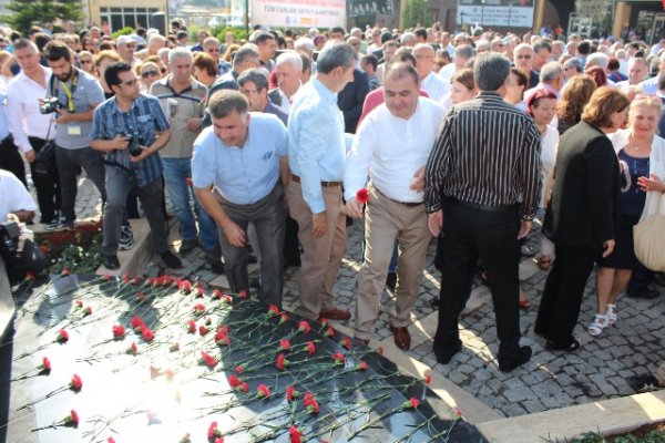 ANKARA TREN GAR'INDA KATLEDİLEN İNSANLARIMIZ ANILDI